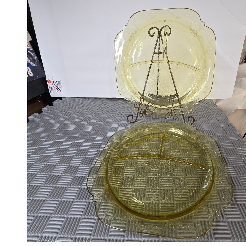 Federal Glass Madrid Spoke Yellow Depression‎ Glass Divided Grill Plates Set 2